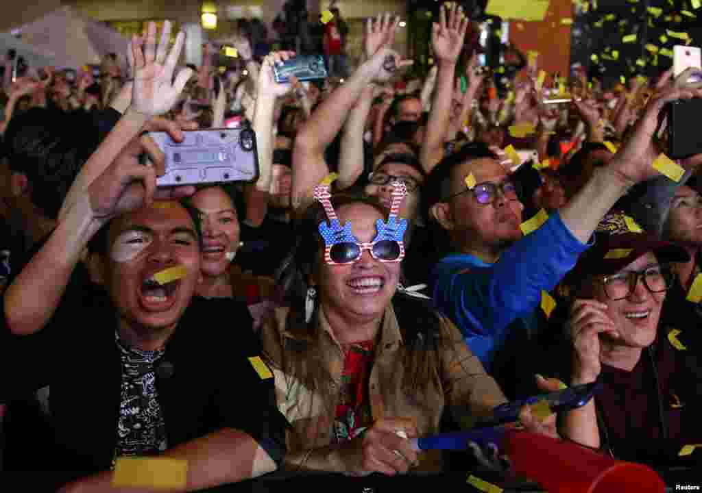 People celebrate at a New Year's Eve party in Quezon City, Manila, Philippines, Dec. 31, 2018.