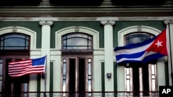 Delegación comercial a La Habana concluye con un acuerdo entre EE.UU. y Cuba para desarrollar vacuna contra el cáncer de pulmón.