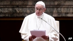 le pape François, lors de ses vœux traditionnels à la curie romaine, au Vatican, le 21 décembre 2018.