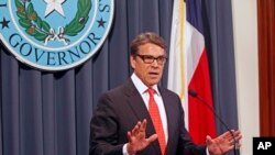 El exgobernador de Texas, Rick Perry, anunció que empezará este martes a hacer campaña por el senador Ted Cruz en Iowa.