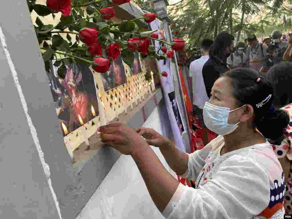 ကွယ်လွန်သူ မမြသွဲ့သွဲ့ခိုင် အမှတ်တရ မန္တလေး ဆုတောင်းပွဲမြင်ကွင်းများ (ဓာတ်ပုံ - ဗွီအိုအေမြန်မာပိုင်း)