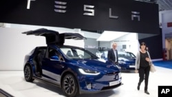 Mobil Tesla Model X yang dijual mulai dari $82.000 di AS (foto: ilustrasi). 