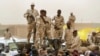 Tentara Sudan dari unit Pasukan Dukungan Cepat (RSF) berdiri di kendaraan mereka selama unjuk rasa di distrik Mayo, selatan Khartoum, Sudan (foto: dok). 