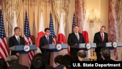 美國國務卿蓬佩奧，代理防長沙納漢與日本外務大臣河野太郎和防務大臣岩屋毅在2 + 2會議後舉行聯合記者會