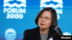 台灣前總統蔡英文訪問捷克在布拉格一場論壇上發表演說。 (2024年10月14日)