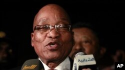 South Africa's President Jacob Zuma gives a statement after meeting with Libyan leader Moammar Gadhafi in Tripoli, April 10, 2011 (file photo)
