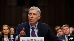 川普总统提名的最高法院大法官、联邦上诉法官尼尔·戈萨奇在参议院司法委员会确认听证会上（2017年3月21日）