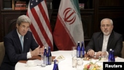 محمدجواد ظریف و جان کری وزیران خارجه ایران و آمریکا در نیویورک- آوریل ۲۰۱۶ 