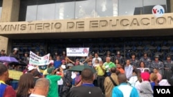 Maestros venezolanos por protestas por mejoras salariales. Caracas, Venezuela. 16 de enero de 2020. Foto: Álvaro Algarra - VOA.