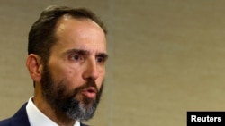 Procurador especial ameicano Jack Smith apreentando acusaçōes contra o ex-presidente Trump em Washington