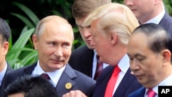 El presidente de EE.UU. Donald Trump dijo que le cree a su colega ruso, Vladimir Putin, que su país no interfirió en las elecciones del año pasado.