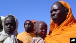 Quelque 8.403 civils, des femmes et des enfants pour la plupart, ont trouvé refuge dans les alentours d'une base de la Minuad.