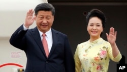 2015年11月5日中國國家主席習近平攜夫人抵達越南首都河內訪問。