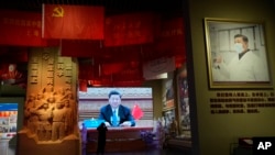 北京的中國共產黨歷史博物館以視頻和圖片讚揚中國領導人習近平在新冠疫情中的指揮。（2022年10月12日）