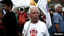 Protesters hold a rally outside the headquarters of Greek State broadcaster ERT, Athens, June 13, 2013. 