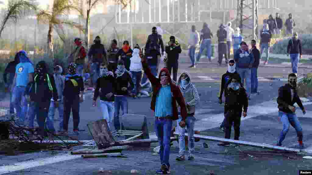 Israeli Arab youths clash with Israeli police at the entrance to the town of Kfar Kanna, in northern Israel, Nov. 8, 2014.