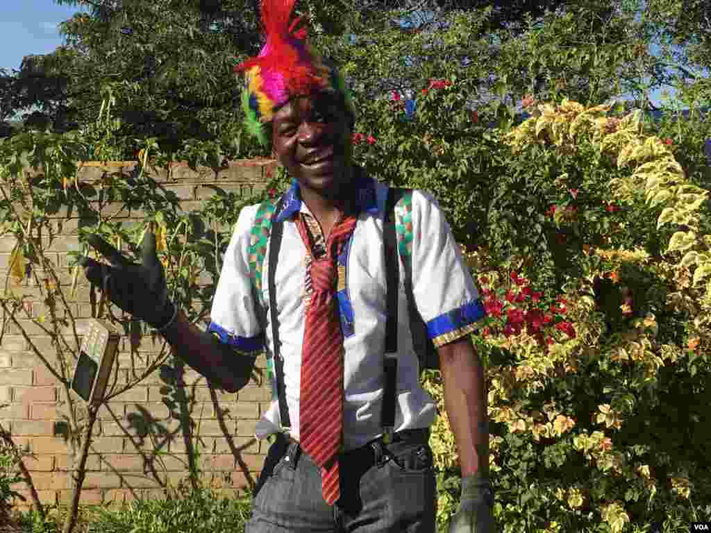 Zimbabwean at Oliver Mtukudzi's funeral wake