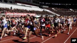 지난2013년 4월 제26차 평양 마라톤 대회에 출전한 선수들. (자료사진)