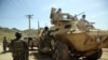 Les forces spéciales afghanes montent la garde sur le site d'un attentat suicide à la périphérie de Kaboul, en Afghanistan le 29 avril 2020.