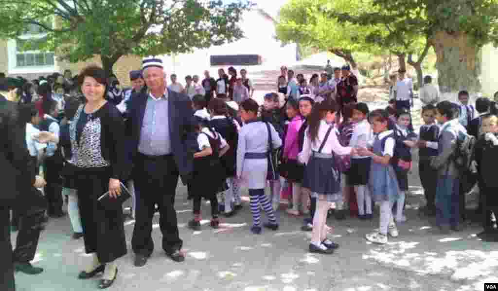 Ismat Rahimiyning ijod va xotira kechasi yosh o'quvchilarga bir umrlik taassurot berganiga shubha yo'q