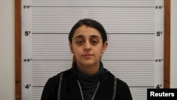 Foto Tareena Shakil, seorang Ibu yang akan membawa anaknya yang berusia 14 bulan untuk bergabung dengan ISIS. (foto: West Midlands Police)
