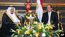 ملک سلمان پادشاه عربستان و عبدالفتاح السیسی رئیس جمهوری مصر 