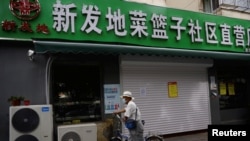 北京一家新發地農產品批發市場的社區直銷店停止營業。 （2020年6月15日）
