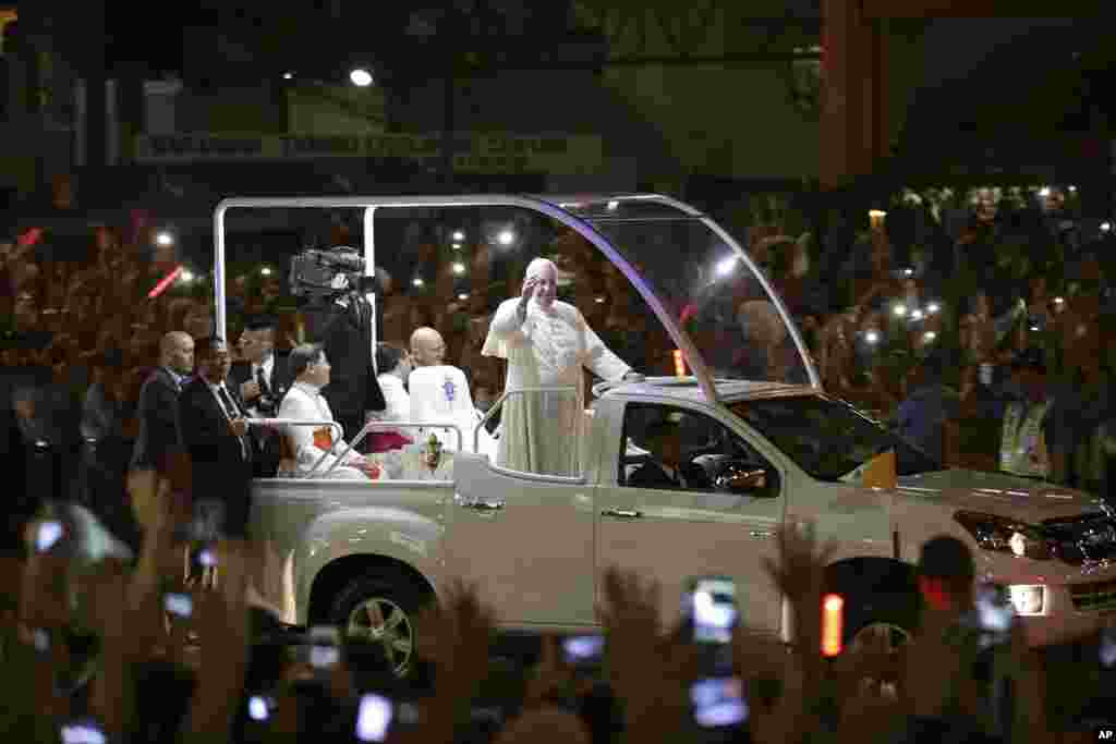 Pope Francis waves to Filipinos upon his arrival in Manila, Philippines, Jan. 15, 2015.