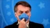 El presidente de Brasil, Jair Bolsonaro, hace un gesto en el Palacio Planalto en Brasilia, Brasil, 24 de febrero de 2021.