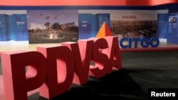 Logo perusahaan minyak milik negara PDVSA dan Citgo Petroleum Corp di Caracas, Venezuel, 30 April 2018. 