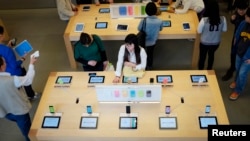 美國蘋果公司的最新款iPhone 6手機獲准在中國銷售。