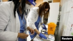 Od početka epidemije u martu 2020, u Crnoj Gori je koronavirusom zaraženo preko 254.000 ljudi, od kojih je 2742 preminulo. (Foto: REUTERS/Stevo Vasiljevic)
