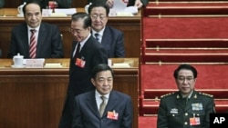 中国总理温家宝和重庆市委书记薄熙来日前在北京两会的会场上(资料照片)