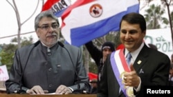 Tras la destitución de Fernando Lugo, el vicepresidente Federico Franco, derecha, asumió como mandatario de Paraguay. 