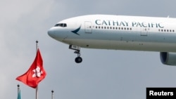 一架國泰航空公司的波音777飛機在香港機場降落。（2019年8月14日） 