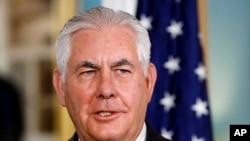 លោក​រដ្ឋមន្ត្រី​ការបរទេស Rex Tillerson​ ឆ្លើយតប​ទៅ​លើ​សំណួរ​ពី​ប្រព័ន្ធ​ផ្សព្វផ្សាយ​អំពី​បញ្ហា​ប្រទេស​កូរ៉េ​ខាង​ជើង កាលពី​ថ្អៃទី២៦ ខែកញ្ញា ឆ្នាំ២០១៧។