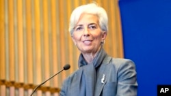 La directora gerente del FMI, Christine Lagarde, dice que la economía mundial no está en crisis.