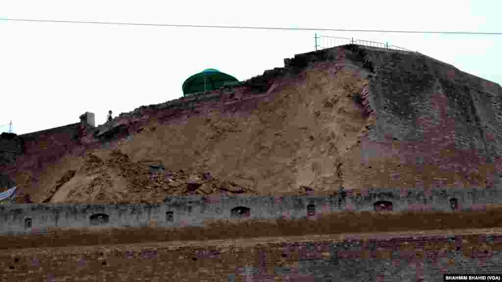 پاکستان میں بھی پشاور، اسلام آباد، لاہور اور کراچی سمیت مختلف علاقوں میں زلزلے کے جھٹکے محسوس کیے گئے۔