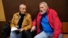 Sergej Sokolov, trenutni glavni urednik Novaje gazete sa Nobelovcem Dmitrijem Muratovim na sudu u Moskvi 5. septembra 2022.