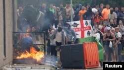 Anti-imigrantski protesti u Roterhamu u Velikoj Britaniji (REUTERS/Hollie Adams)