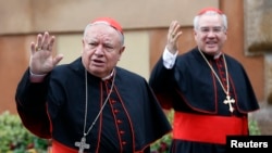 Los cardenales mexicanos Juan Sandoval Iniguez, izquierda, y Josz Francisco Robles Ortega señalan que necesitan más tiempo para conocerse y obtener información sobre los documentos secretos o "Vatileaks".