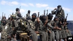 Para anggota militan al-Shabab di Somalia (foto: dok). 