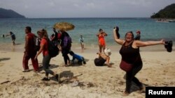 La Oficina de Aduanas estadounidense, afirma que 24.278 cubanos entraron en EE.UU. en el año fiscal 2014, por los 43.159 que lo hicieron en 2015 y los 56.406 registrados en 2016.