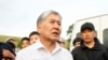Sobiq prezident Almazbek Atambayev ham “ikki tomonlama pnevmoniya” tashxisi bilan tergov qamogʻidan kasalxonaga oʻtkazilgan