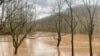 Fuertes lluvias inundan comunidades y causan tormentas de hielo en varios estados de EEUU