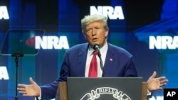 共和黨總統候選人特朗普在2024年5月18日出席美國全國步槍協會(NRA)的活動並發表演説。