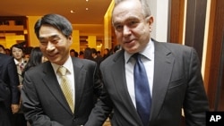U.S. Assistant Secretary of State for East Asian and Pacific Affairs Kurt Campbell, right, and South Korean Deputy Foreign Minister Kim Jae-shin leave after their meeting in Seoul, South Korea, October 27, 2011.