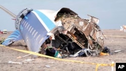 Gambar yang diambil dari video yang dirilis oleh pemerintah wilayah Mangystau ini menunjukkan reruntuhan pesawat Azerbaijan Airlines di dekat bandara di Aktau, Kazakhstan, pada 25 Desember 2024. 