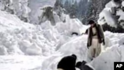 Rescue workers try to find the victims of an avalanche in Pakistan, April 7, 2012.
