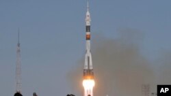 Le lanceur de fusée Soyouz-FG avec le vaisseau spatial Soyouz MS-10 transportant un nouvel équipage à destination de la Station spatiale internationale, décolle du cosmodrome à Baïkonour, Kazakhstan, le 11 octobre 2018.
